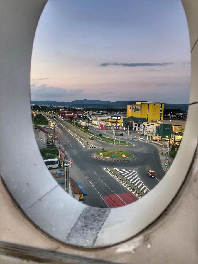 Hotel Crystal Palace Râmnicu Vâlcea Екстериор снимка
