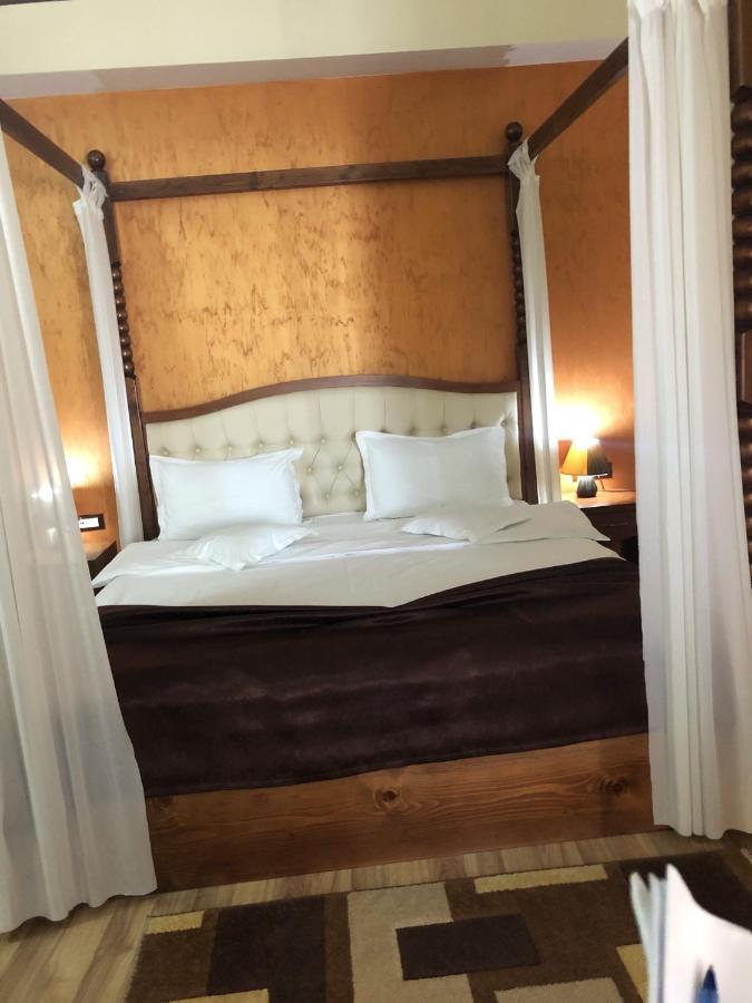 Hotel Crystal Palace Râmnicu Vâlcea Екстериор снимка